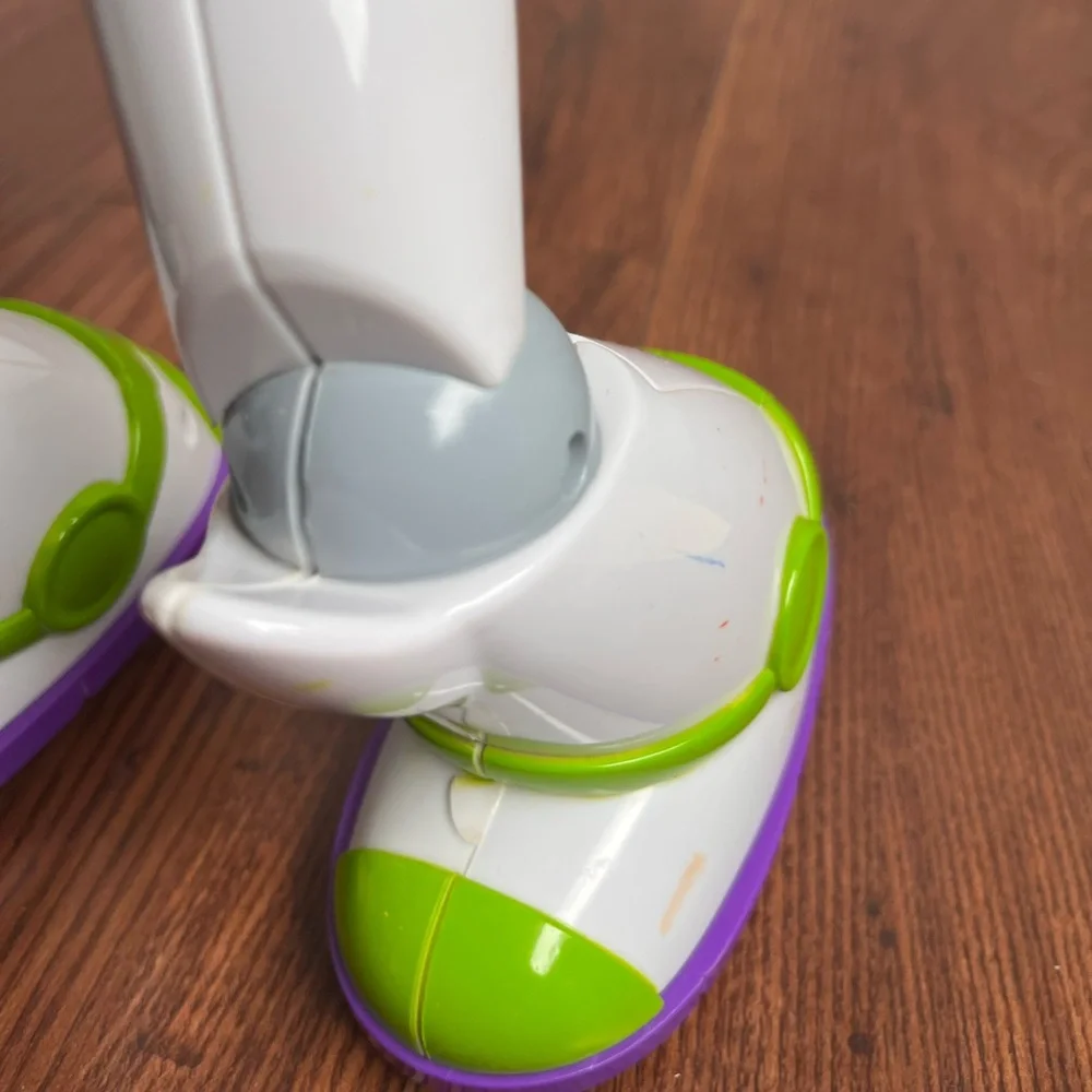 Buzz Lightyear Toy can move and talk - Picture 3 of 6
